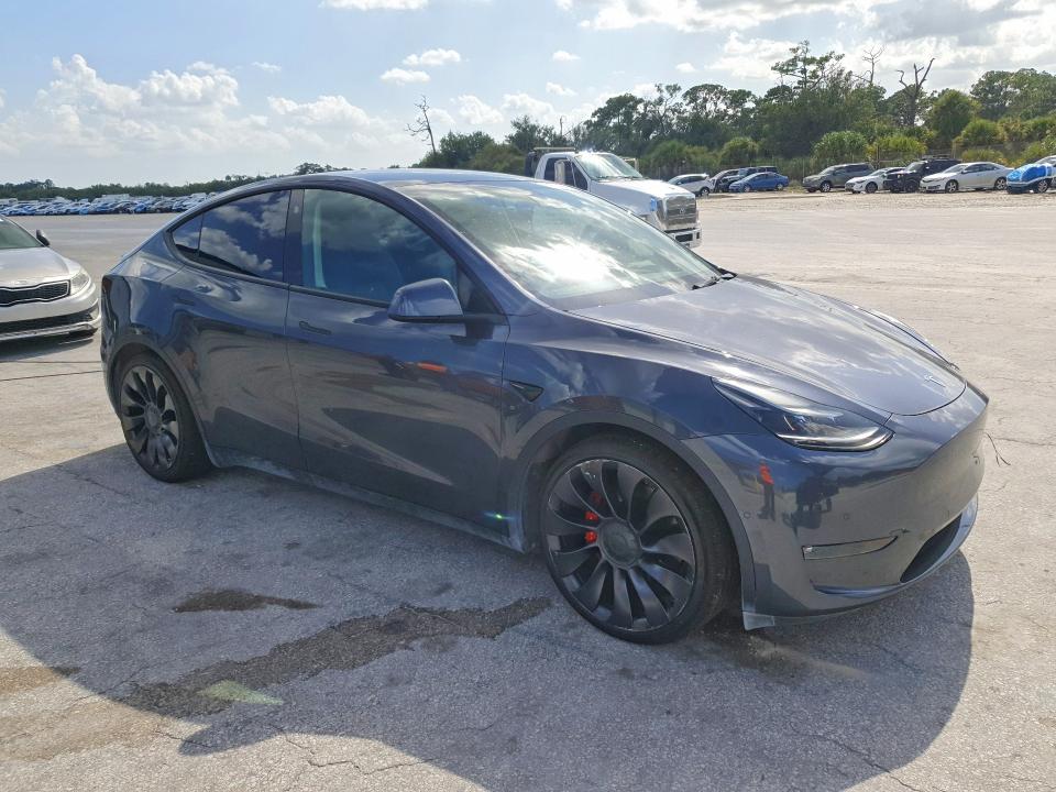 64714666 :رقم المزاد ، 5YJYGDEF9MF261704 vin ، 2021 Tesla Model Y مزاد بيع
