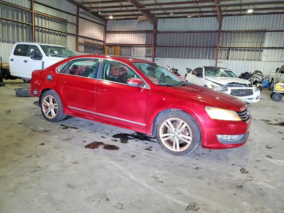 64111516 :رقم المزاد ، 1VWBS7A35FC064611 vin ، 2015 Volkswagen Passat مزاد بيع