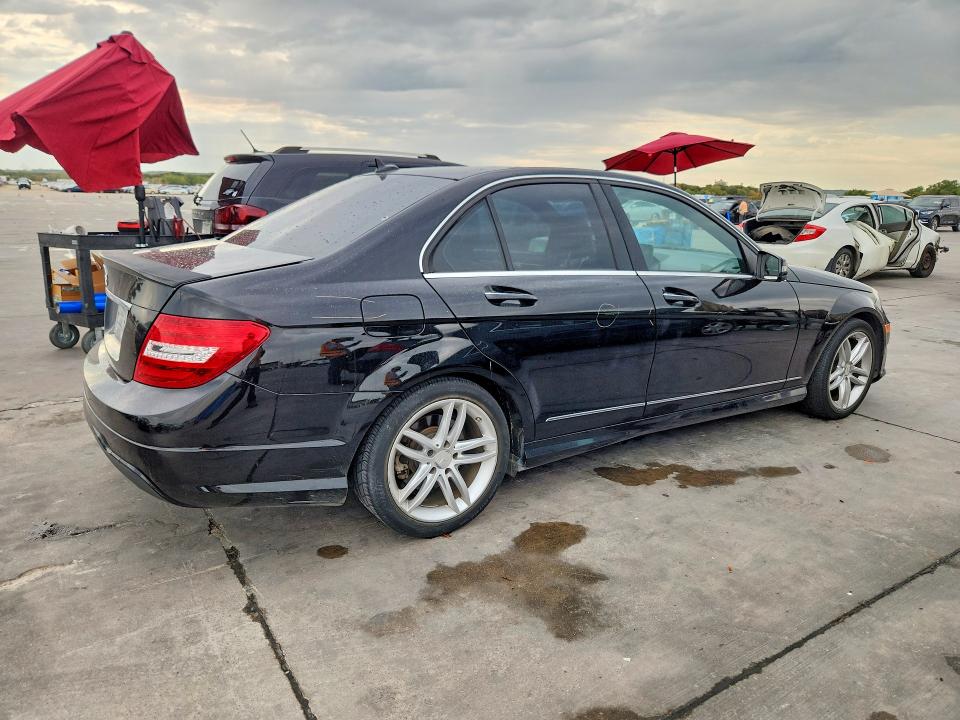 2014 Mercedes-benz C მანქანა იყიდება აუქციონზე, vin: WDDGF4HB7EA927983, აუქციონის ნომერი: 66404636