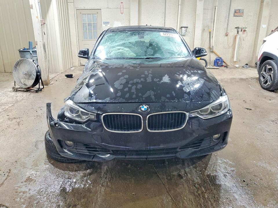 62231226 :رقم المزاد ، WBA3C1C59EK116145 vin ، 2014 Bmw 328 مزاد بيع