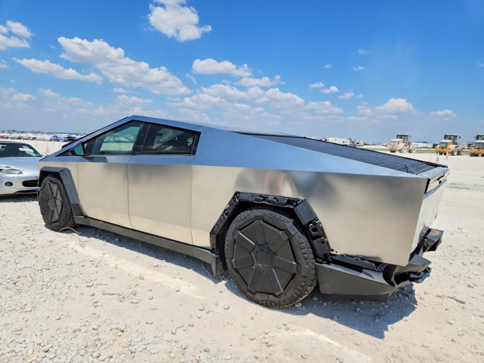 63345326 :رقم المزاد ، 7G2CEHED6SA076023 vin ، 2025 Tesla Cybertruck مزاد بيع