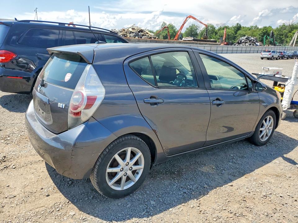 Продажа на аукционе авто 2013 Toyota Prius C, vin: JTDKDTB32D1050758, номер лота: 64017856