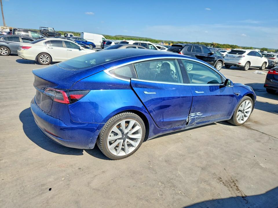 64655946 :رقم المزاد ، 5YJ3E1EA2JF018170 vin ، 2018 Tesla Model 3 مزاد بيع