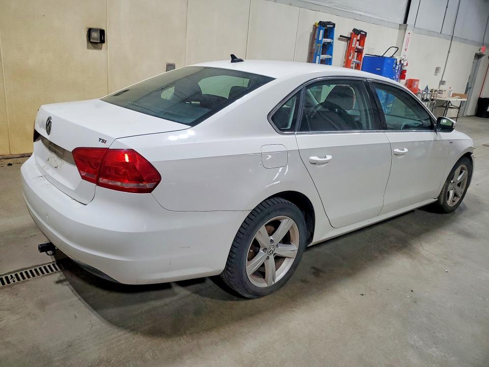 61451736 :رقم المزاد ، 1VWAT7A39EC037516 vin ، 2014 Volkswagen Passat مزاد بيع