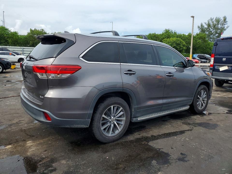 2019 Toyota Highlander მანქანა იყიდება აუქციონზე, vin: 5TDKZRFHXKS557062, აუქციონის ნომერი: 64190736