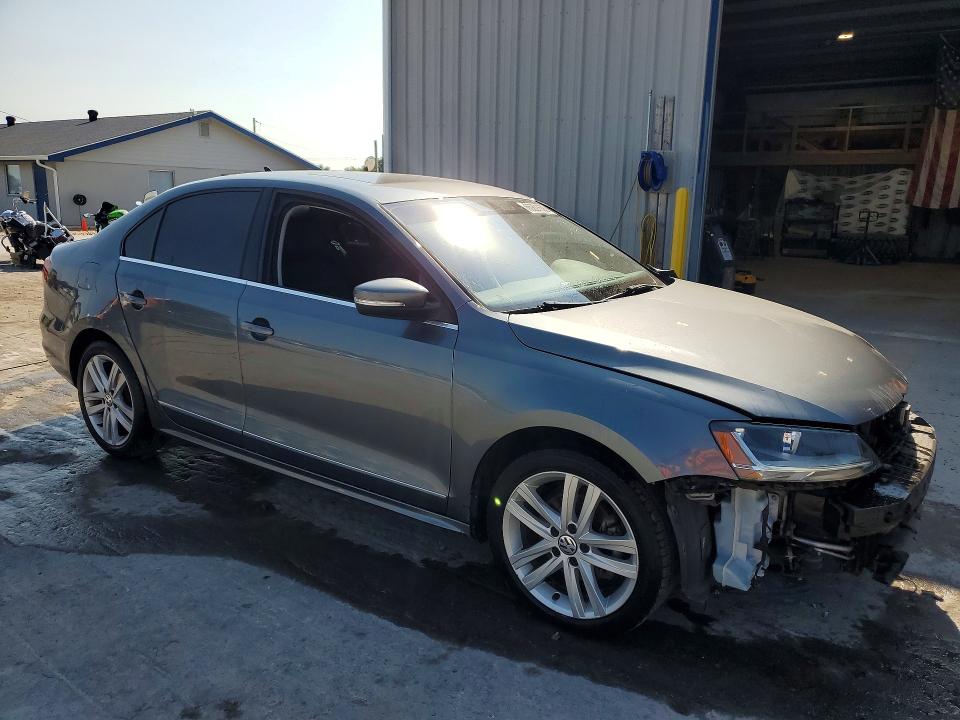 66231606 :رقم المزاد ، 3VWL17AJ2HM333770 vin ، 2017 Volkswagen Jetta مزاد بيع