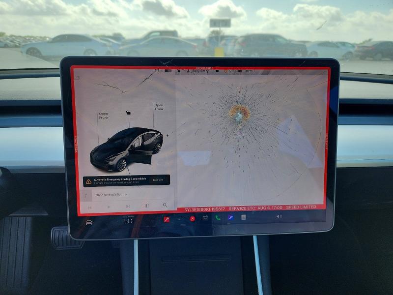 64111716 :رقم المزاد ، 5YJ3E1EB0KF195617 vin ، 2019 Tesla Model 3 مزاد بيع