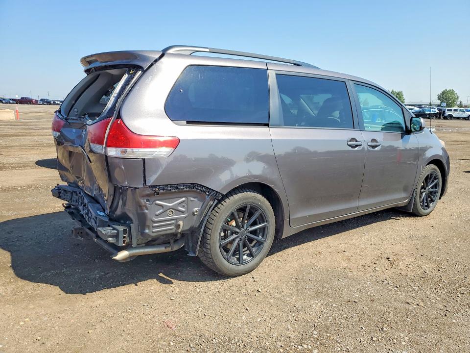 2013 Toyota Sienna მანქანა იყიდება აუქციონზე, vin: 5TDKK3DC1DS366559, აუქციონის ნომერი: 64560206