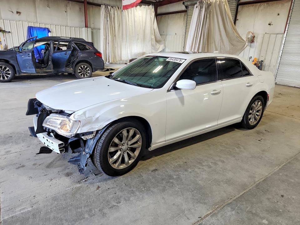 2015 Chrysler 300 მანქანა იყიდება აუქციონზე, vin: 2C3CCARG3FH808393, აუქციონის ნომერი: 66430476