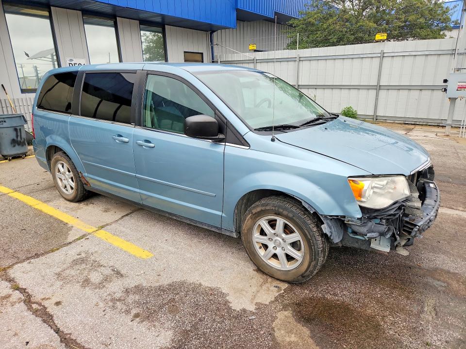 64291886 :رقم المزاد ، 2A4RR2D14AR431339 vin ، 2010 Chrysler Town & Country مزاد بيع