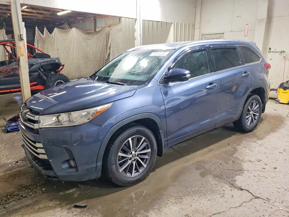 66610206 :رقم المزاد ، 5TDJZRFH3HS440797 vin ، 2017 Toyota Highlander مزاد بيع