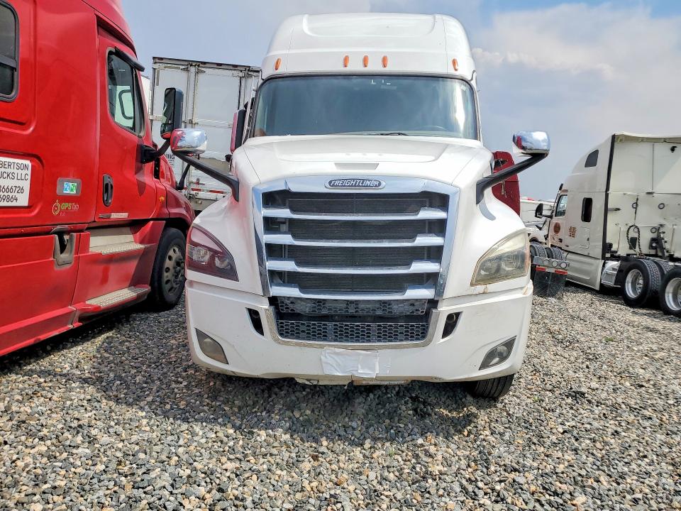 63917236 :رقم المزاد ، 3AKJHHDR1MSMA6399 vin ، 2021 Freightliner Cascadia 126 مزاد بيع