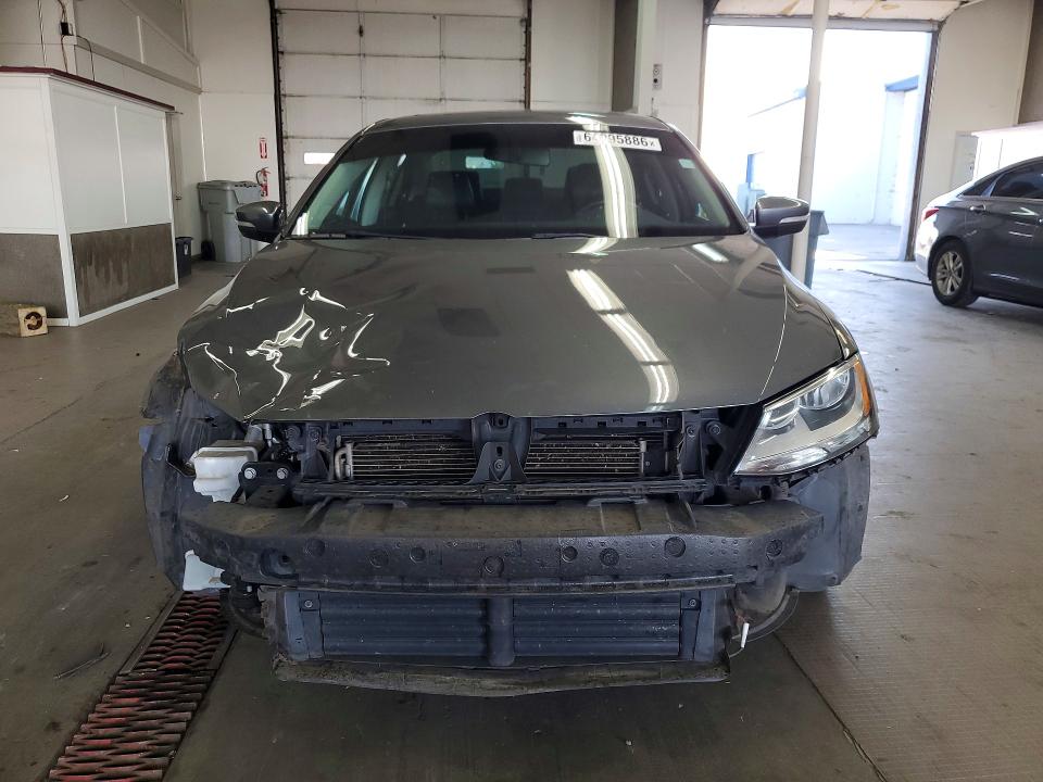 64295886 :رقم المزاد ، 3VW3A7AJ0FM425053 vin ، 2015 Volkswagen Jetta مزاد بيع
