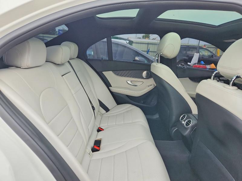 63940216 :رقم المزاد ، WDDWF4KB6JR411078 vin ، 2018 Mercedes-benz C مزاد بيع