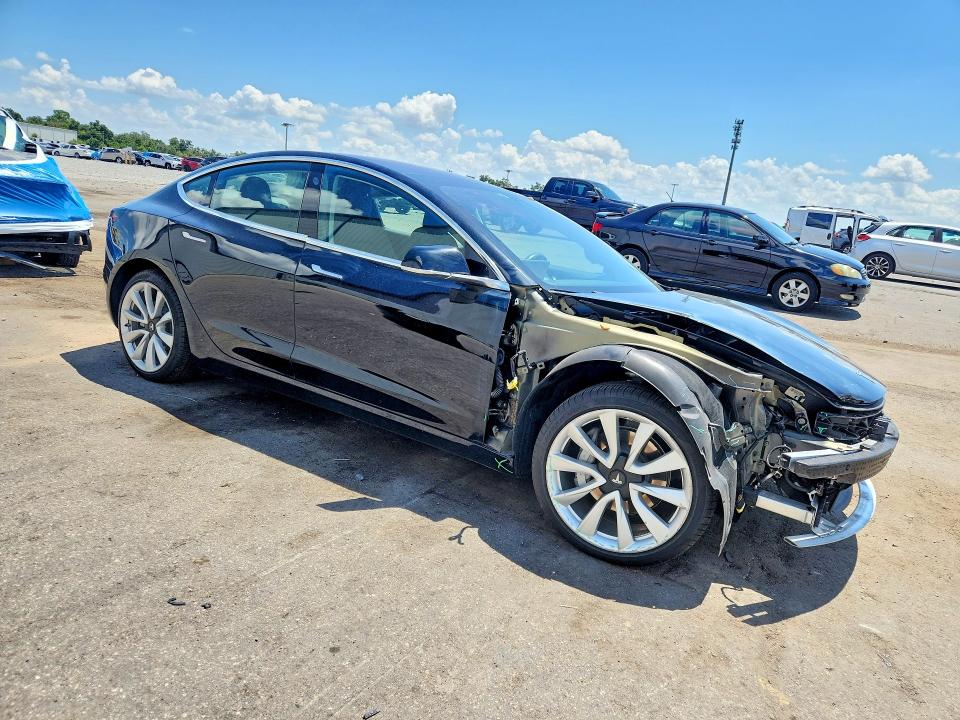 65564356 :رقم المزاد ، 5YJ3E1EB7JF120900 vin ، 2018 Tesla Model 3 مزاد بيع