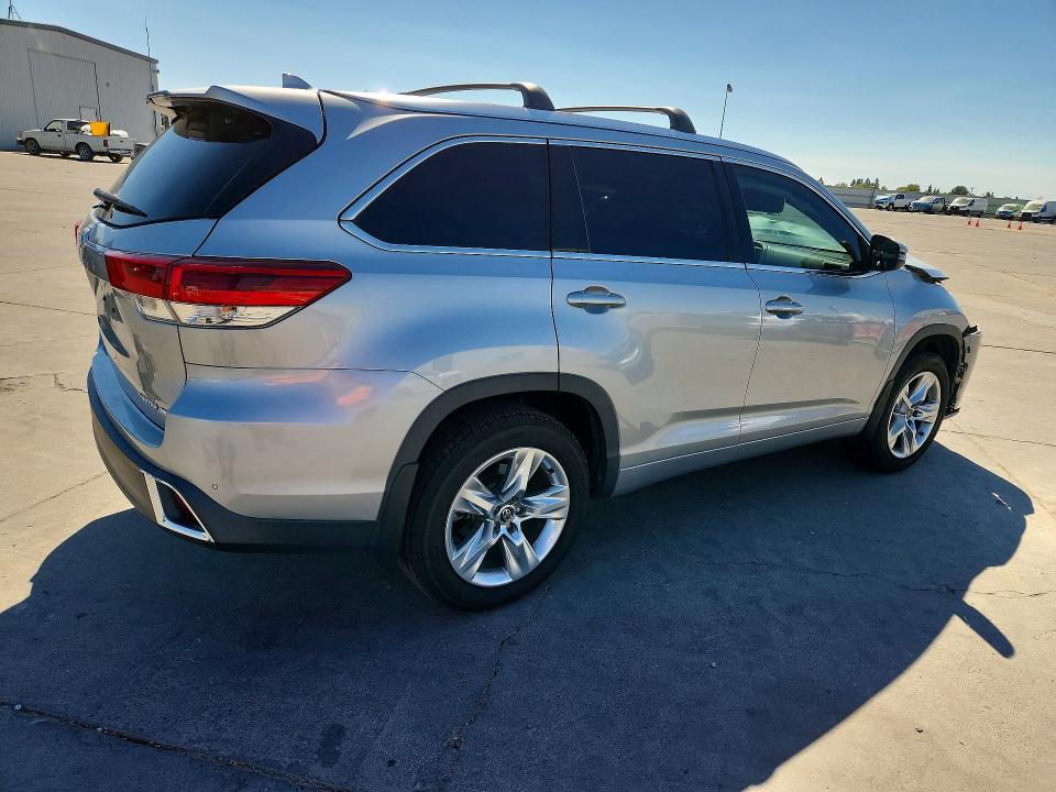 Продажа на аукционе авто 2018 Toyota Highlander, vin: 5TDDZRFH3JS828972, номер лота: 63910936