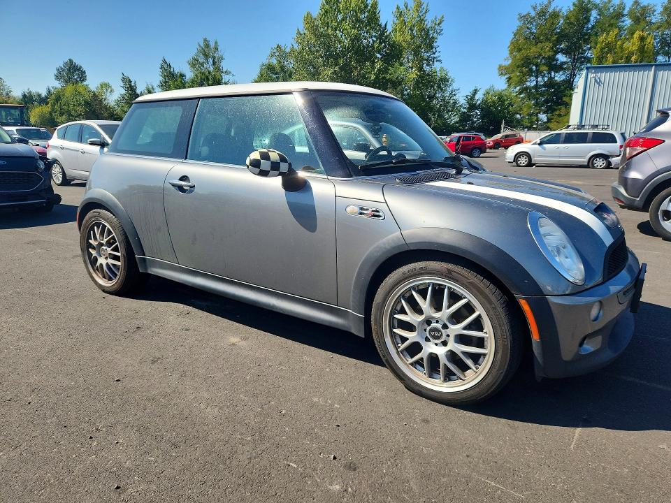 63871856 :رقم المزاد ، WMWRE33494TD85071 vin ، 2004 Mini Cooper مزاد بيع