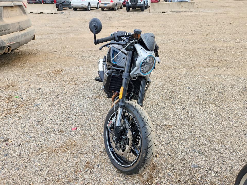 64749786 :رقم المزاد ، LCEPEWL13N6004801 vin ، 2022 Cf Moto 700 مزاد بيع
