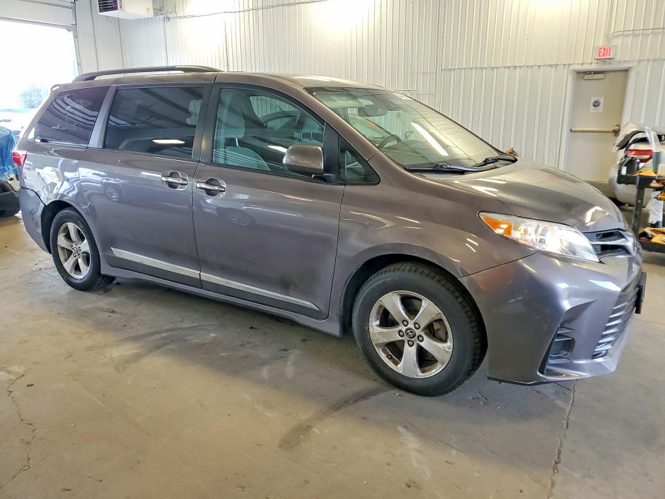 64666816 :رقم المزاد ، 5TDKZ3DC4KS998299 vin ، 2019 Toyota Sienna مزاد بيع