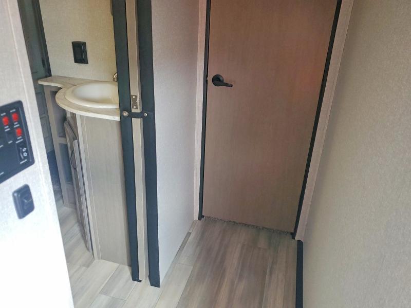 65080316 :رقم المزاد ، 5ZT3CLVB4MA326673 vin ، 2021 Forest River Chaparral مزاد بيع