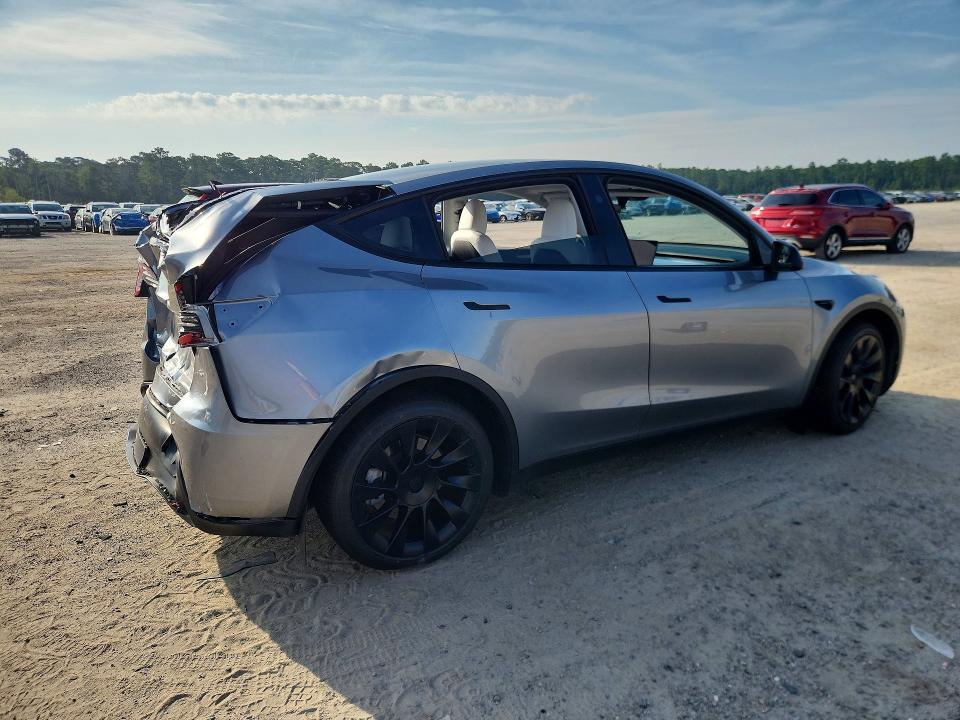 Auction sale of the 2024 Tesla Model Y, vin: 7SAYGDEE2RA294252, lot number: 66341276