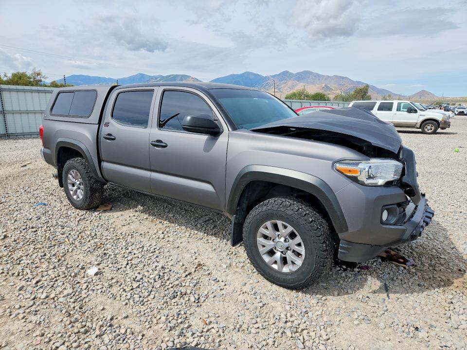 64979596 :رقم المزاد ، 5TFCZ5AN3HX117925 vin ، 2017 Toyota Tacoma مزاد بيع