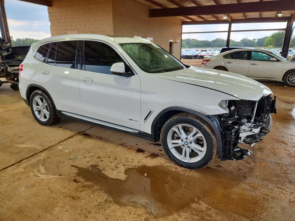 64277316 :رقم المزاد ، 5UXTR9C58JLD62545 vin ، 2018 Bmw X3 مزاد بيع