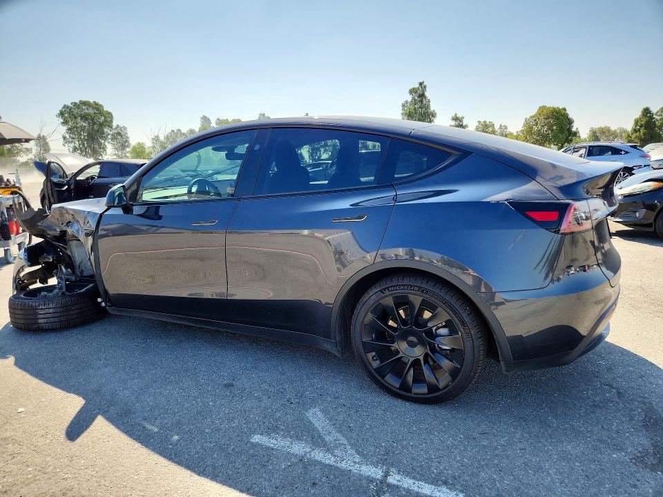 64772966 :رقم المزاد ، 7SAYGDED3SF276598 vin ، 2025 Tesla Model Y مزاد بيع