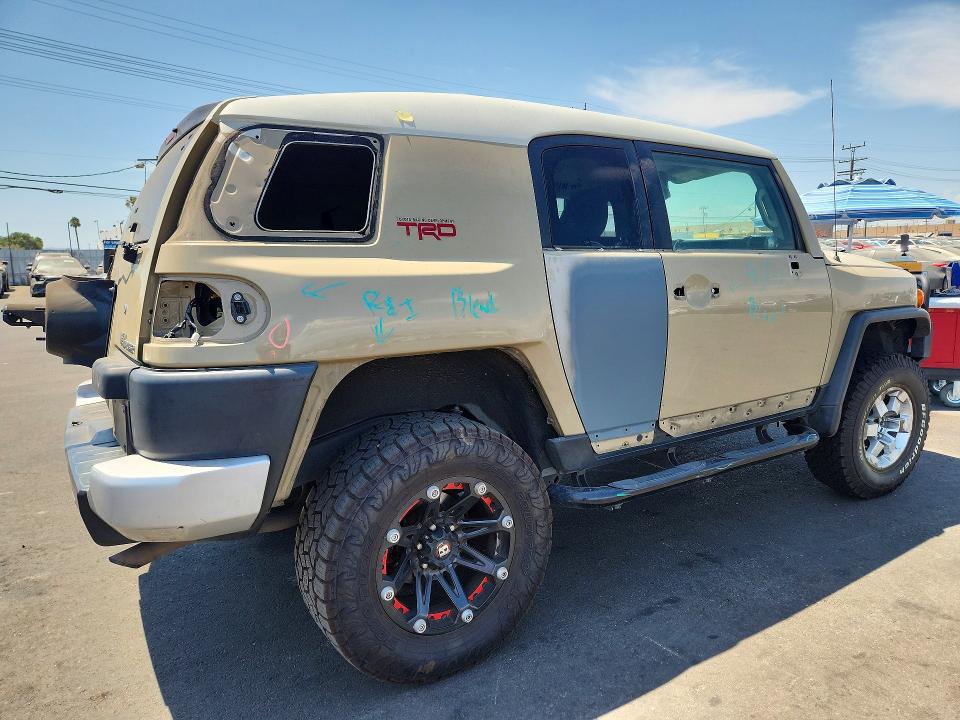 2011 Toyota Fj Cruiser მანქანა იყიდება აუქციონზე, vin: JTEZU4BF5BK011292, აუქციონის ნომერი: 66467876