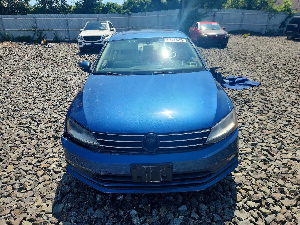 64144486 :رقم المزاد ، 3VWL17AJ4HM410980 vin ، 2017 Volkswagen Jetta مزاد بيع
