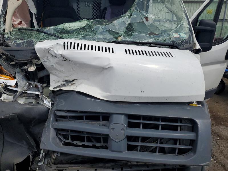 67273896 :رقم المزاد ، 3C6TRVAG8JE155987 vin ، 2018 Ram Promaster 1500 مزاد بيع