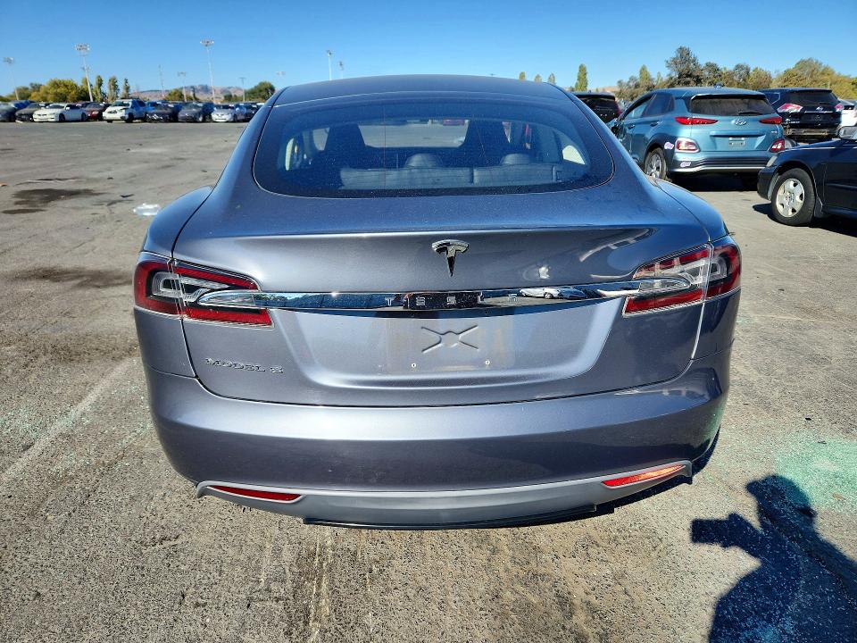 65501856 :رقم المزاد ، 5YJSA1CN4DFP05930 vin ، 2013 Tesla Model S مزاد بيع
