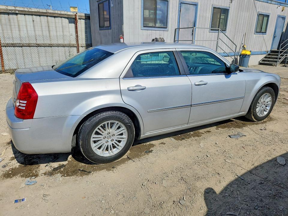 2009 Chrysler 300 მანქანა იყიდება აუქციონზე, vin: 2C3KA43D09H598325, აუქციონის ნომერი: 64463546