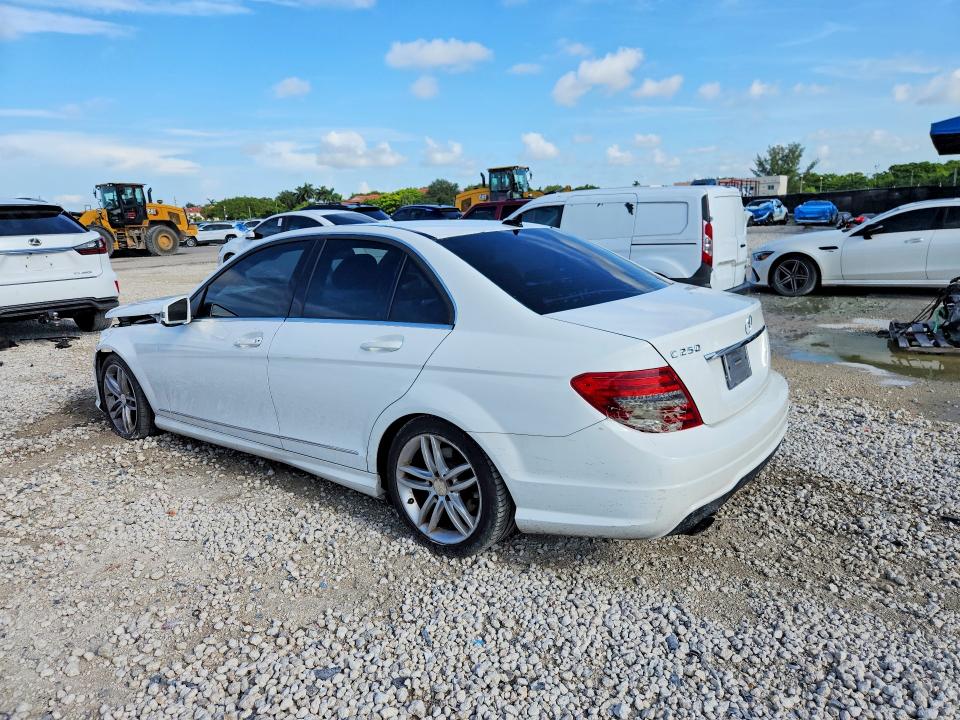 Продажа на аукционе авто 2013 Mercedes-benz C, vin: WDDGF4HB8DR270062, номер лота: 65863046