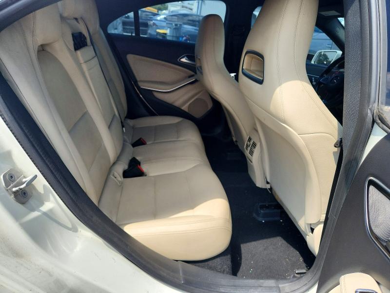 64109806 :رقم المزاد ، WDDSJ4EB5HN499406 vin ، 2017 Mercedes-benz Cla مزاد بيع