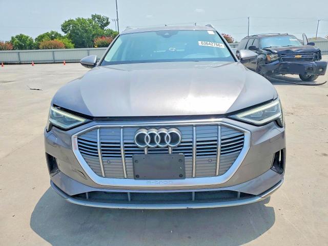 2021 Audi E-tron მანქანა იყიდება აუქციონზე, vin: WA1AAAGE8MB020428, აუქციონის ნომერი: 63642766
