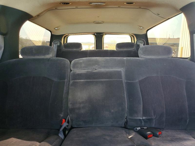 2000 Chevrolet Suburban მანქანა იყიდება აუქციონზე, vin: 3GNFK16T5YG155203, აუქციონის ნომერი: 66830936