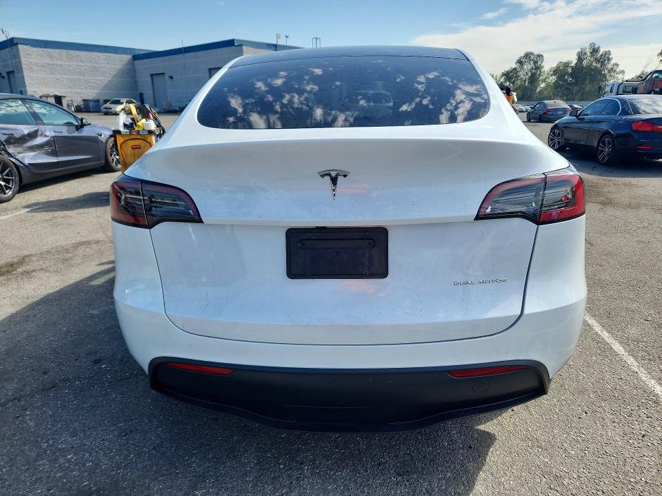2024 Tesla Model Y მანქანა იყიდება აუქციონზე, vin: 7SAYGAEE5RF059930, აუქციონის ნომერი: 66775626
