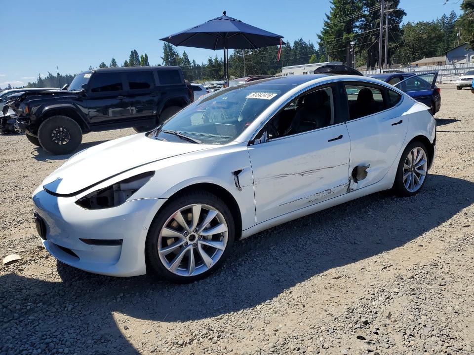 Продажа на аукционе авто 2018 Tesla Model 3, vin: 5YJ3E1EB8JF092458, номер лота: 61643426