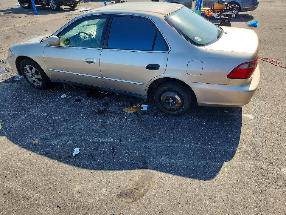 65200836 :رقم المزاد ، 1HGCG5675YA050099 vin ، 2000 Honda Accord مزاد بيع