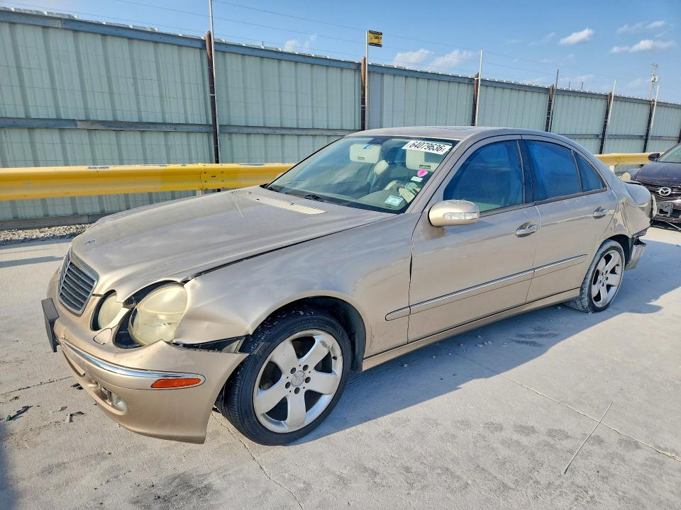 2004 Mercedes-benz E მანქანა იყიდება აუქციონზე, vin: WDBUF65J04A520122, აუქციონის ნომერი: 64079636