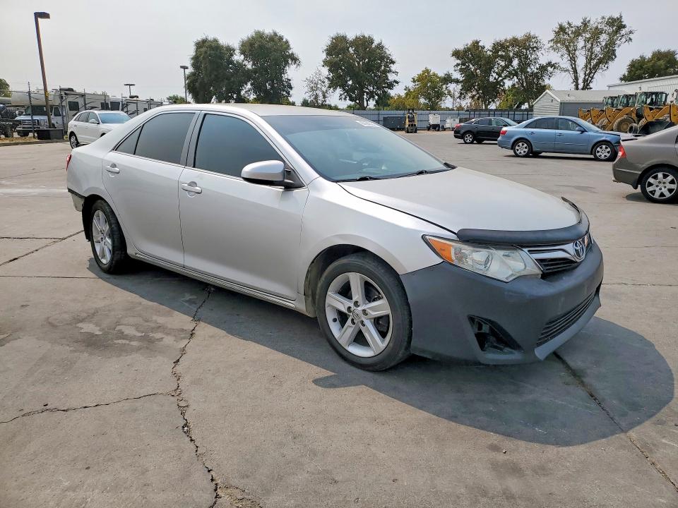 67006276 :رقم المزاد ، 4T1BF1FK4CU040936 vin ، 2012 Toyota Camry مزاد بيع