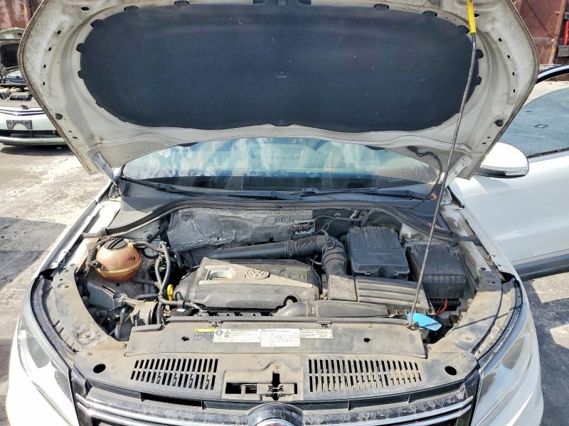 63688666 :رقم المزاد ، WVGAV3AX4EW560199 vin ، 2014 Volkswagen Tiguan مزاد بيع