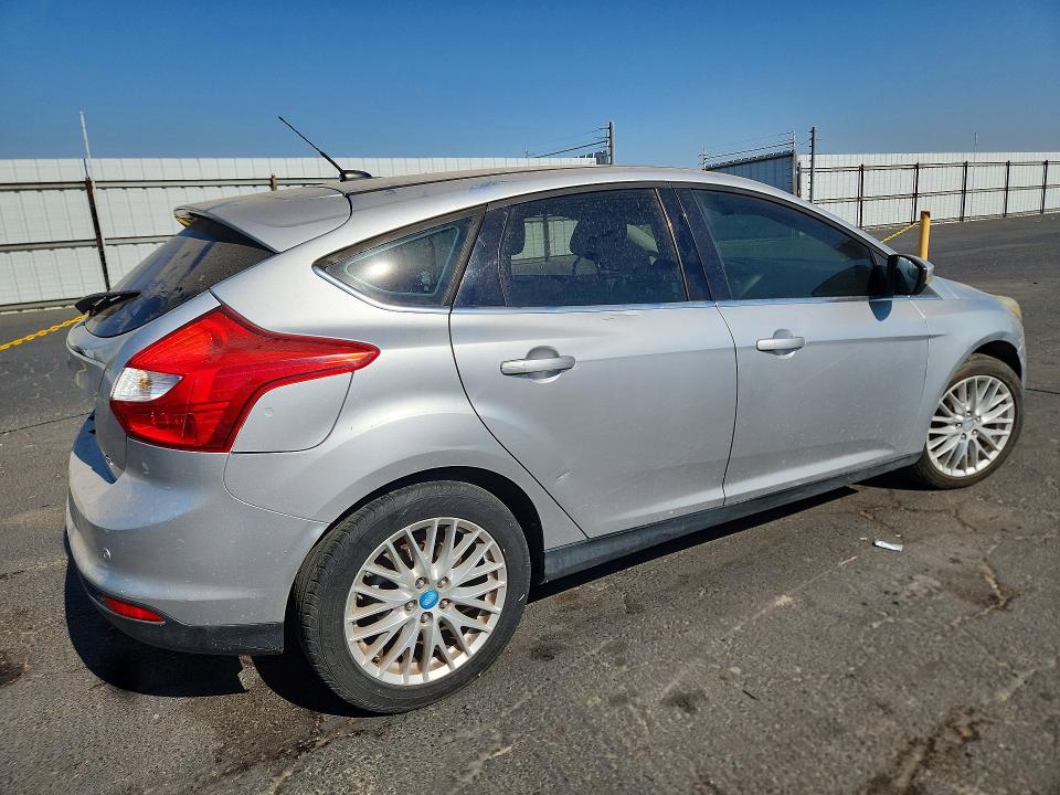 Продажа на аукционе авто 2012 Ford Focus, vin: 1FAHP3M27CL105381, номер лота: 63883436