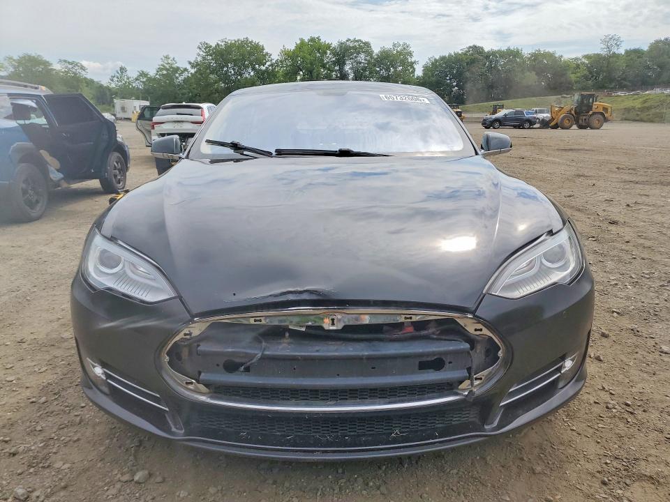65732606 :رقم المزاد ، 5YJSA1H11EFP50962 vin ، 2014 Tesla Model S مزاد بيع