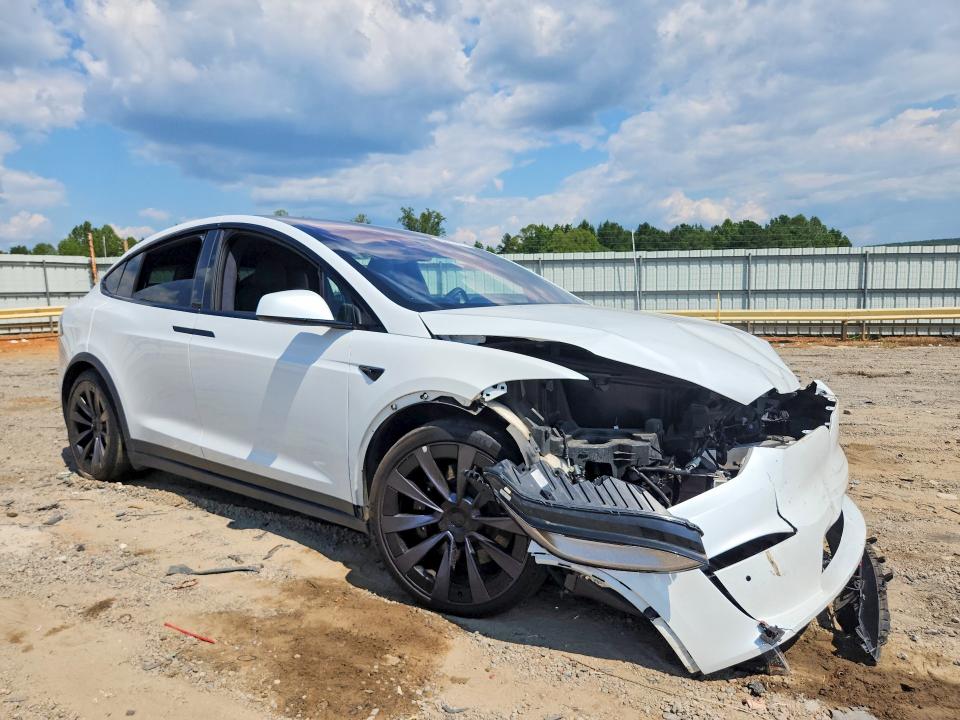 66757016 :رقم المزاد ، 7SAXCBE67NF332236 vin ، 2022 Tesla Model X مزاد بيع