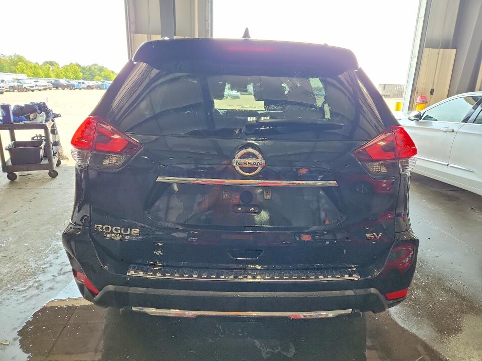 2017 Nissan Rogue მანქანა იყიდება აუქციონზე, vin: 5N1AT2MT4HC877818, აუქციონის ნომერი: 64573366