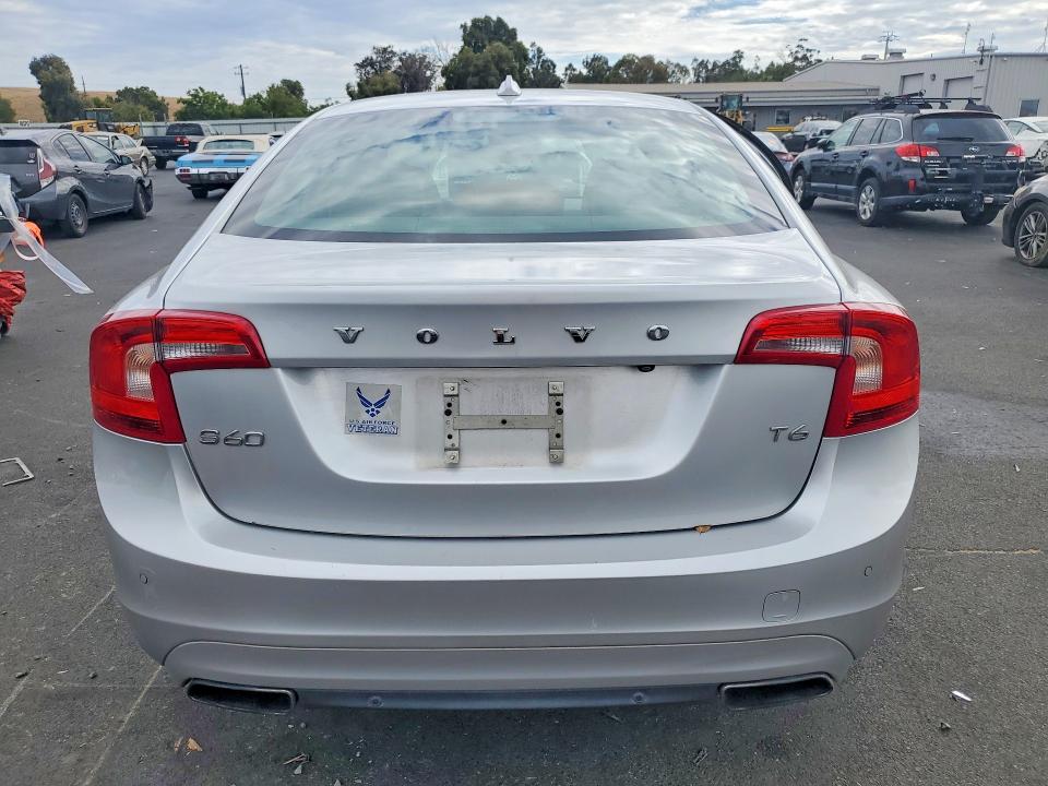 67124606 :رقم المزاد ، YV149MFM0F2336327 vin ، 2015 Volvo S60 مزاد بيع