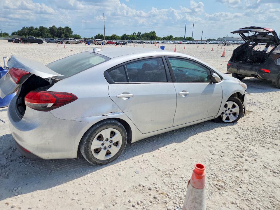 64133376 :رقم المزاد ، 3KPFK4A76HE072184 vin ، 2017 Kia Forte مزاد بيع