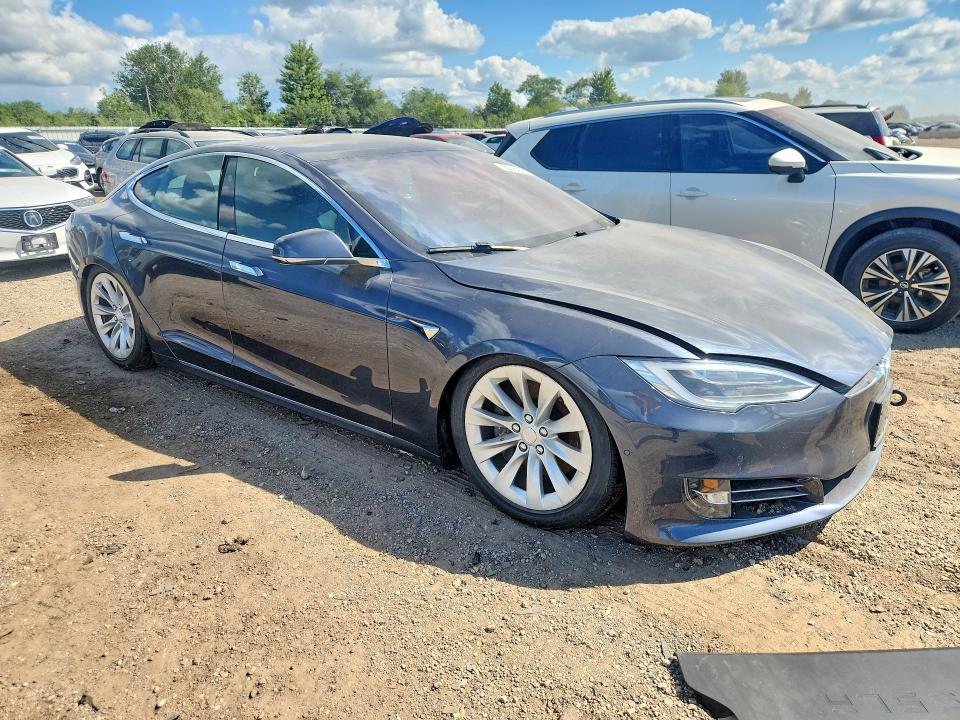 65385656 :رقم المزاد ، 5YJSA1E28HF222255 vin ، 2017 Tesla Model S مزاد بيع